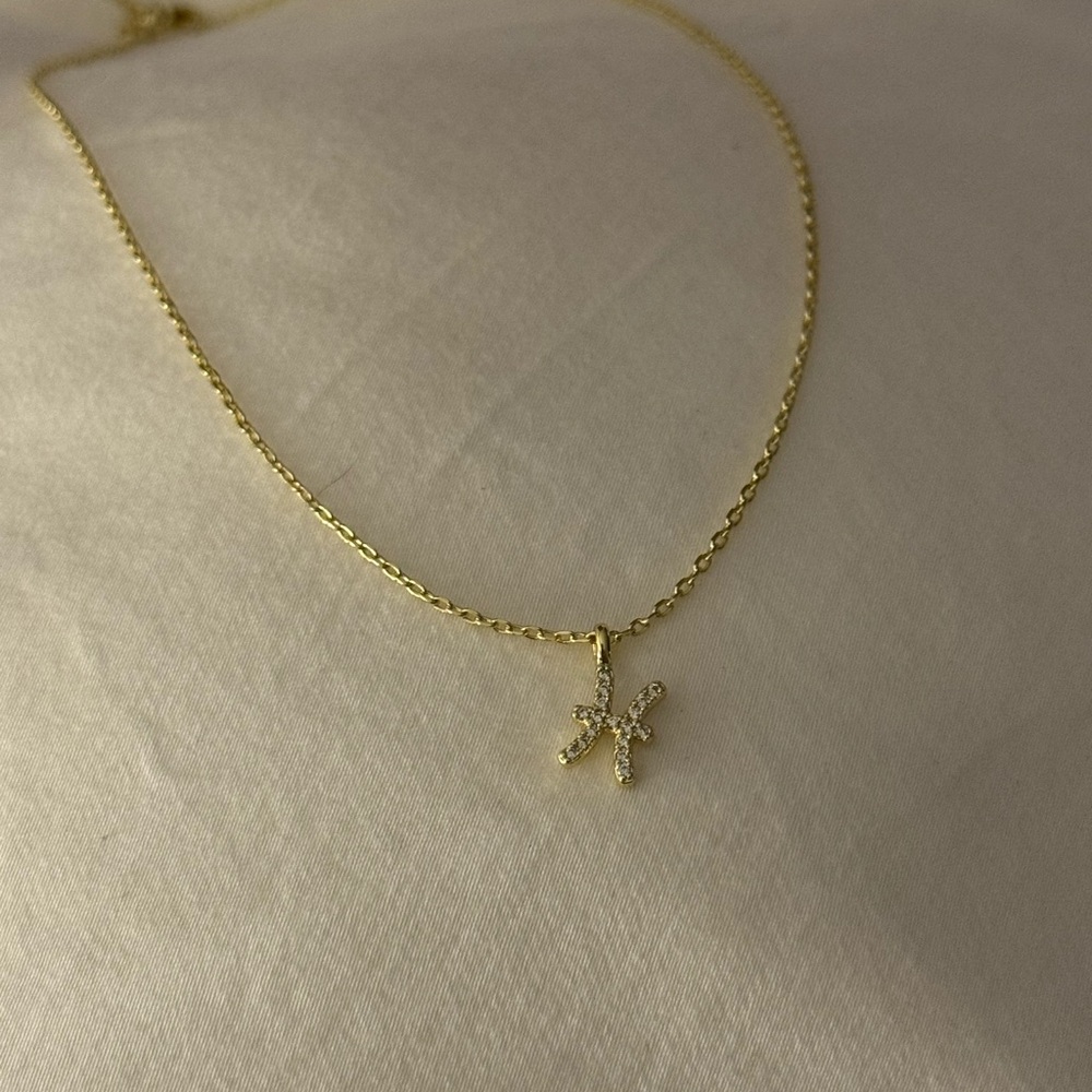 Elegant Gold Necklace with Pisces Crystal Pendant